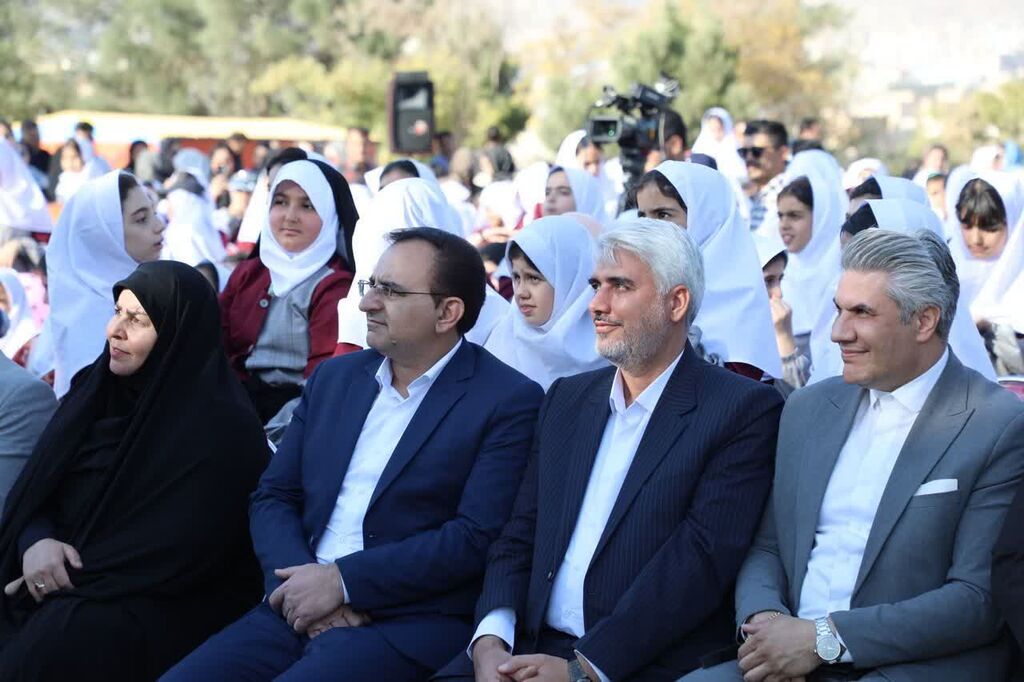 تربیت نسلهای آگاه و باهویت، زیربنای توسعه کشور است.