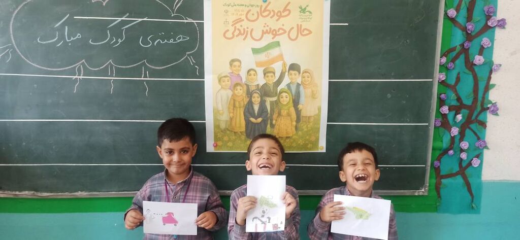 آغاز هفته کودک با شعر و نقاشی در مرکز یک شیراز