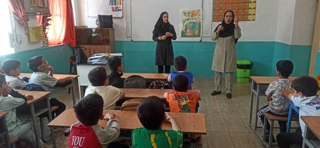 آغاز هفته کودک با شعر و نقاشی در مرکز یک شیراز