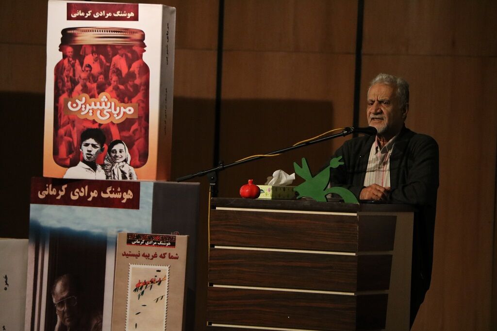 آیین تجلیل از هوشنگ مرادی کرمانی در برنامه کارنامه هوشنگ مرادیکرمانی نماد مقاومت و پایداری فرهنگ ایران است