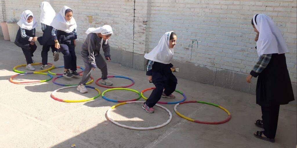 فعالیت مرکز قصرشیرین و شبکه بهداشت در مدارس به مناسبت هفته ملی کودک