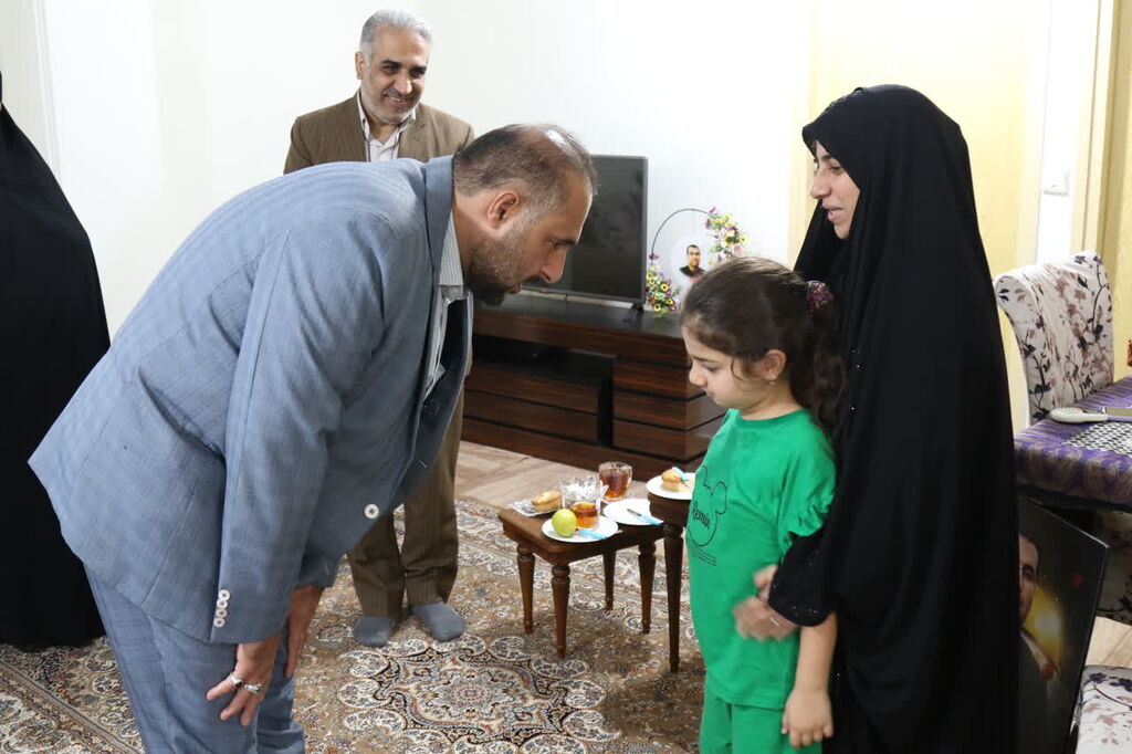 تجلیل از خانواده شهید مدافع حرم در سومین روز هفته ملی کودک مازندران