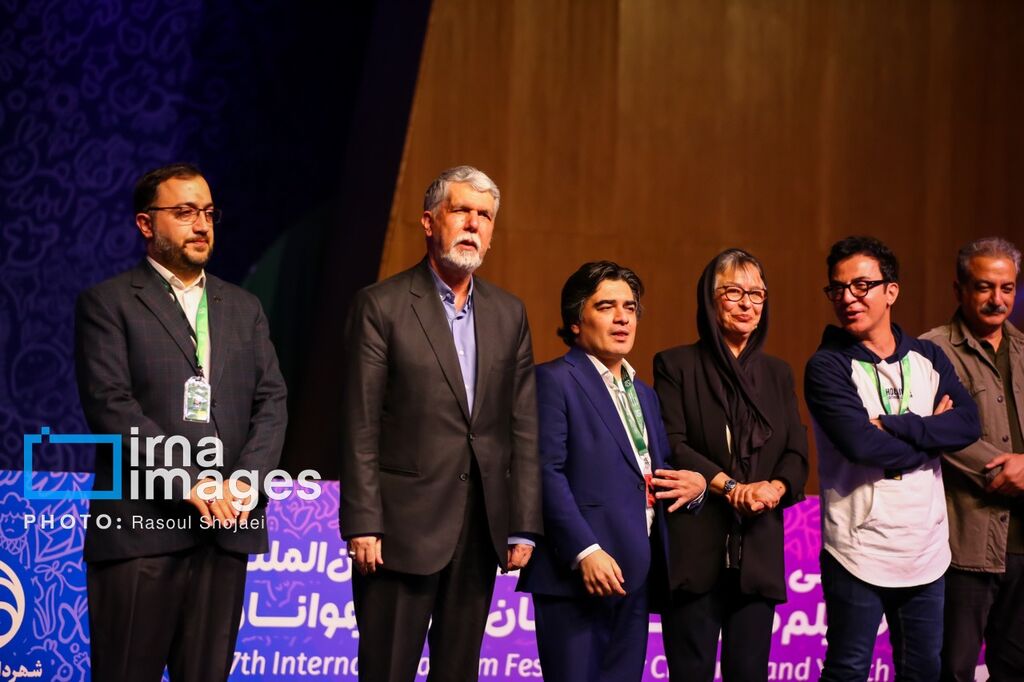 سه جایزه و تندیس جشنواره اصفهان به فیلم «چشم بادومی» رسید سه جایزه و تندیس جشنواره اصفهان به فیلم «چشم بادومی» رسید