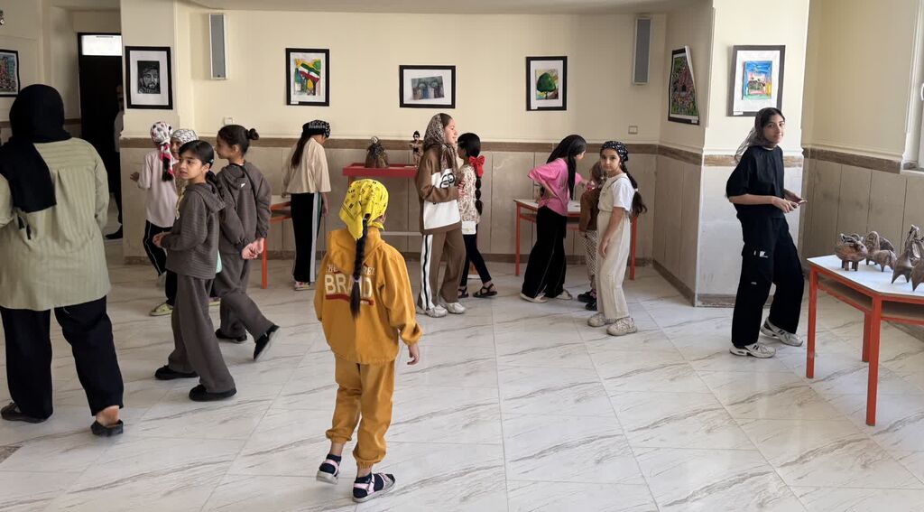 نمایشگاه تجسمی مرکز شماره ۳ اسلامآباد غرب در هفته ملی کودک