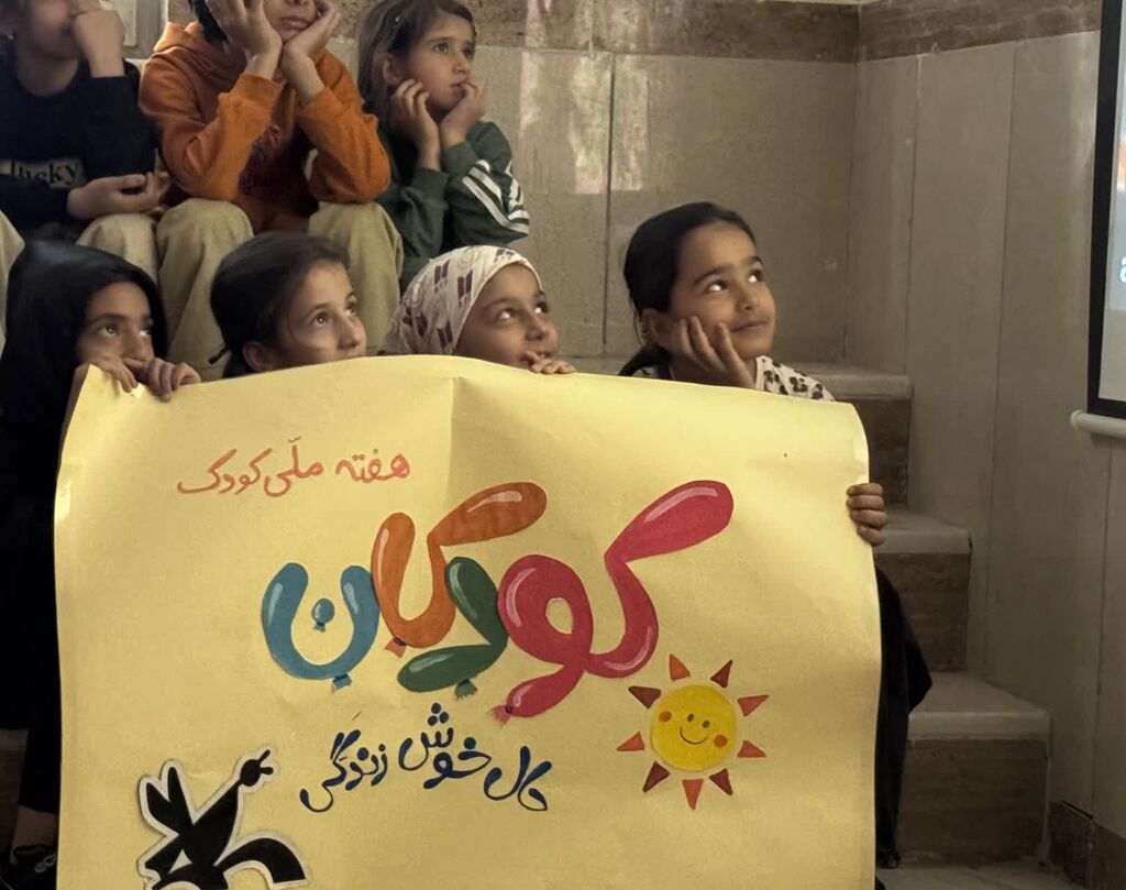 نمایشگاه تجسمی مرکز شماره ۳ اسلامآباد غرب در هفته ملی کودک