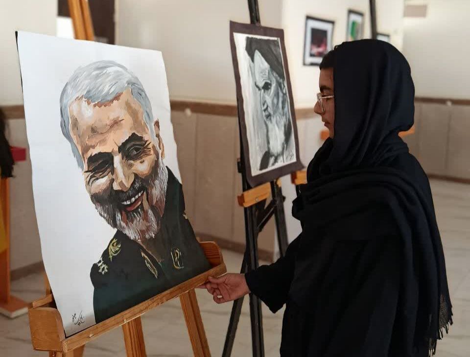 نمایشگاه تجسمی مرکز شماره ۳ اسلامآباد غرب در هفته ملی کودک