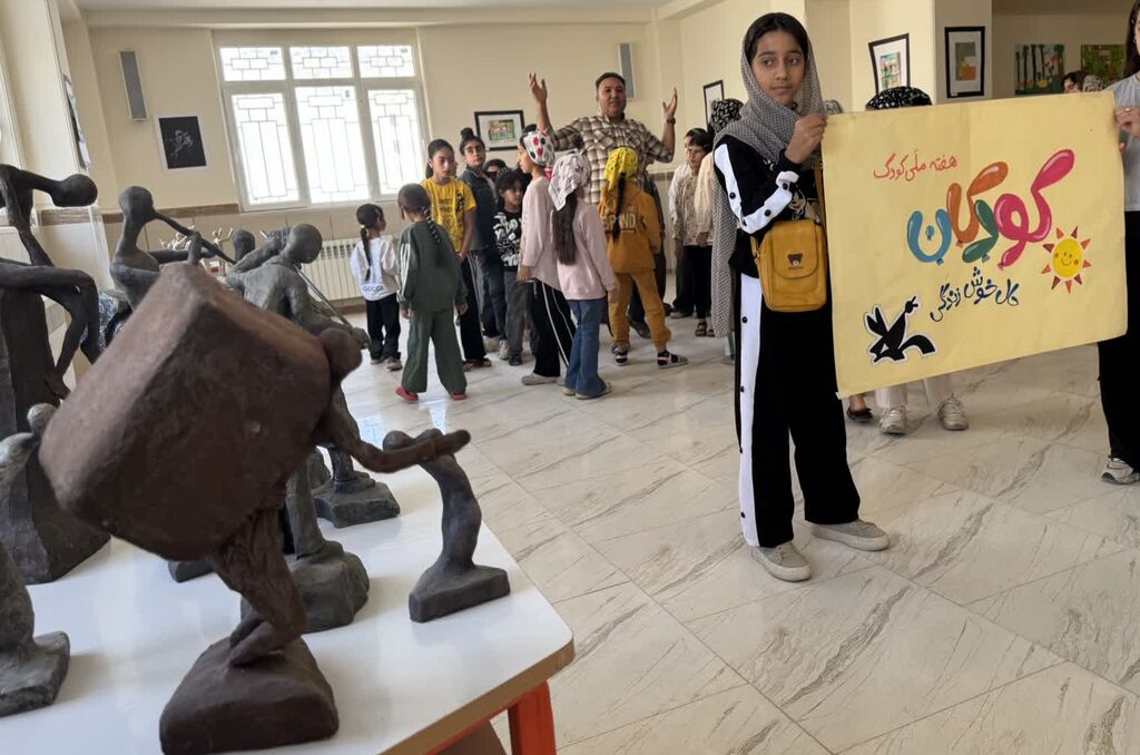 نمایشگاه تجسمی مرکز شماره ۳ اسلامآباد غرب در هفته ملی کودک