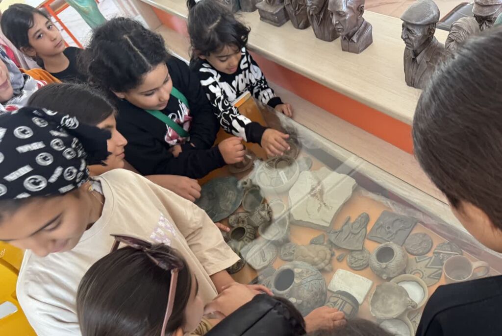 نمایشگاه تجسمی مرکز شماره ۳ اسلامآباد غرب در هفته ملی کودک