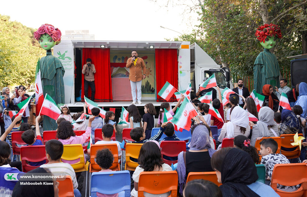 جنگ شادی و شادپیمایی عروسکها در خیابان حجاب تهران برگزار میشود