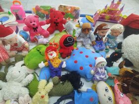 اهداء عروسک و اسباب بازی به مناسبت هفته جهانی کودک