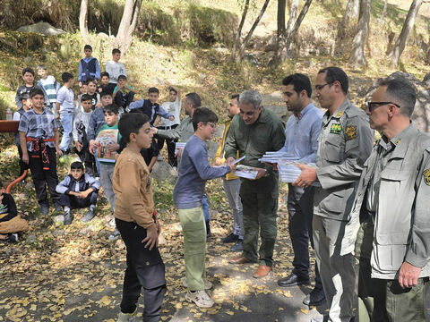 پیاده‌روی محیط‌زیستی دانش‌آموزان مشگین‌شهری در هفته ملی کودک
