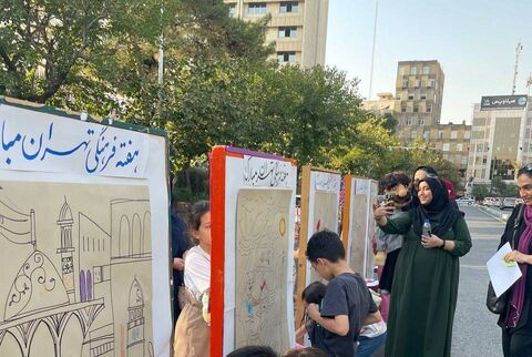 جنگ شادی و شادپیمایی عروسک‌های بلند قامت استان تهران در خیابان حجاب