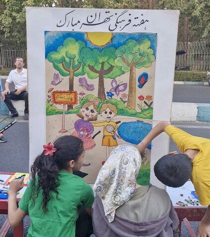 جنگ شادی و شادپیمایی عروسک‌های بلند قامت استان تهران در خیابان حجاب