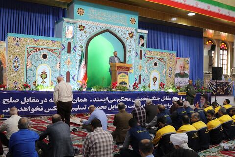 قرائت بیانیه عضو کودک کانون مازندران و سخنرانی پیش از خطبه مدیرکل کانون مازندران در نمازجمعه ساری