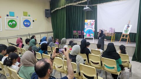 همزمان با روز جهانی پست و هفته ملی کودک صورت گرفت؛ رونمایی از تمبر شهید "میلان صابر"