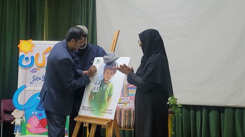 همزمان با روز جهانی پست و هفته ملی کودک صورت گرفت؛ رونمایی از تمبر شهید "میلان صابر"