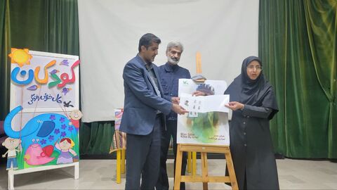 همزمان با روز جهانی پست و هفته ملی کودک صورت گرفت؛ رونمایی از تمبر شهید "میلان صابر"