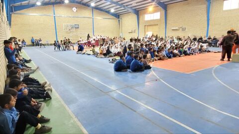 به همت کانون هرمزگان در روستای سرخون ؛جنگ شاد و نمایش حسن کچل برگزار شد