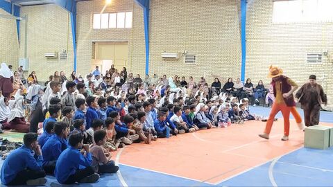 به همت کانون هرمزگان در روستای سرخون ؛جنگ شاد و نمایش حسن کچل برگزار شد