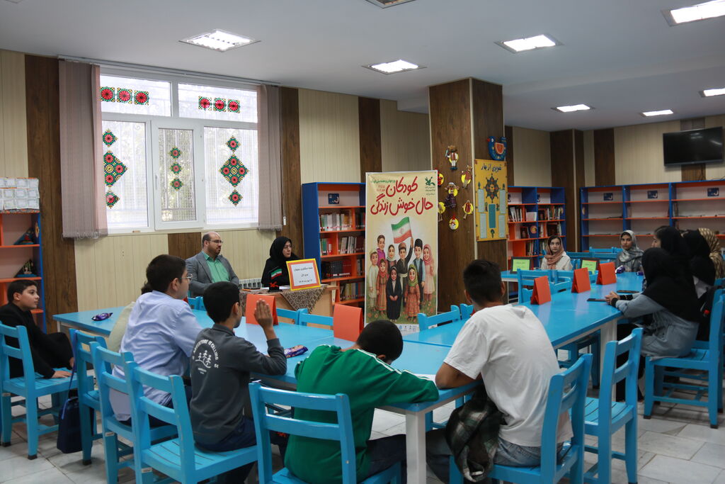 نشست مدیرکل کانون استان مرکزی با مشاوران نوجوان
