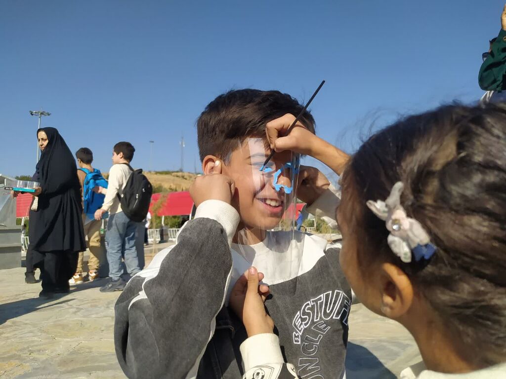 ساخت قایقهای صمود با دستان کودکانه