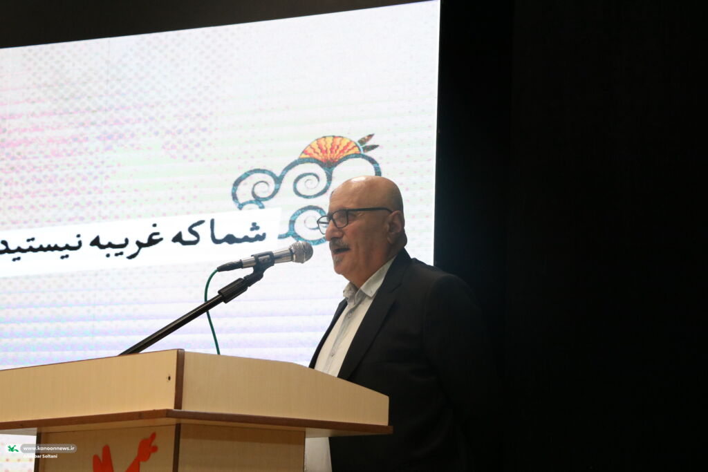 نشست صمیمی هوشنگ مرادی‌کرمانی در کانون کرمان برگزار شد