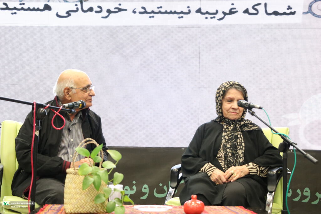 نشست صمیمی هوشنگ مرادی‌کرمانی در کانون کرمان برگزار شد