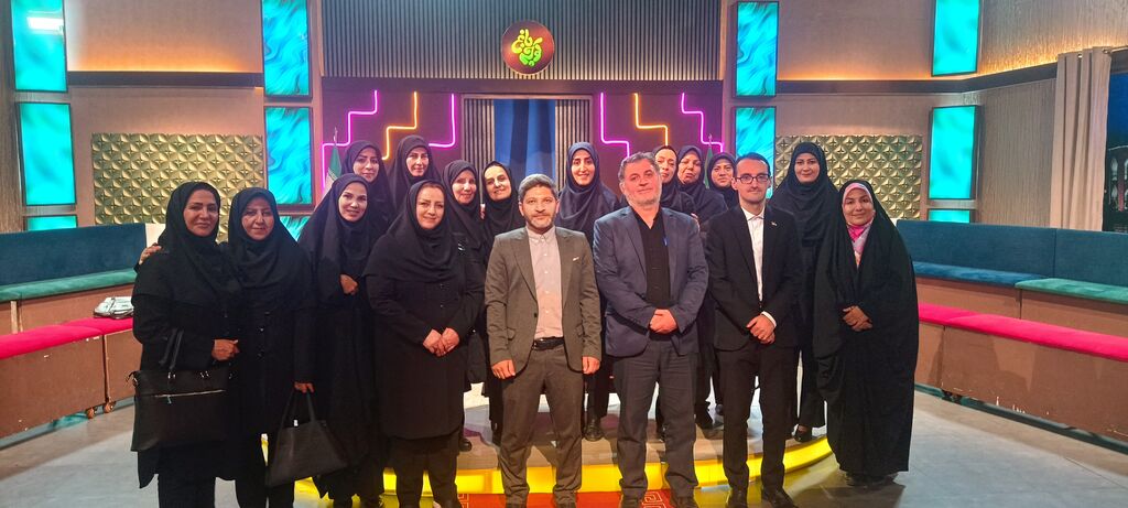 تجلیل از فعالان حوزه کودک در برنامه تلویزیونی «کوچه باغ» 