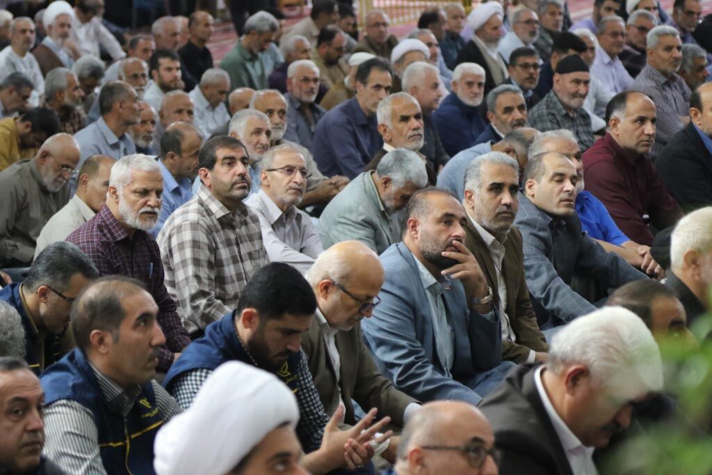 قرائت بیانیه هفته ملی کودک در نماز جمعه ساری