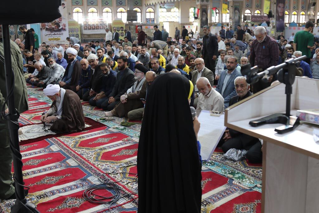 قرائت بیانیه هفته ملی کودک در نماز جمعه ساری