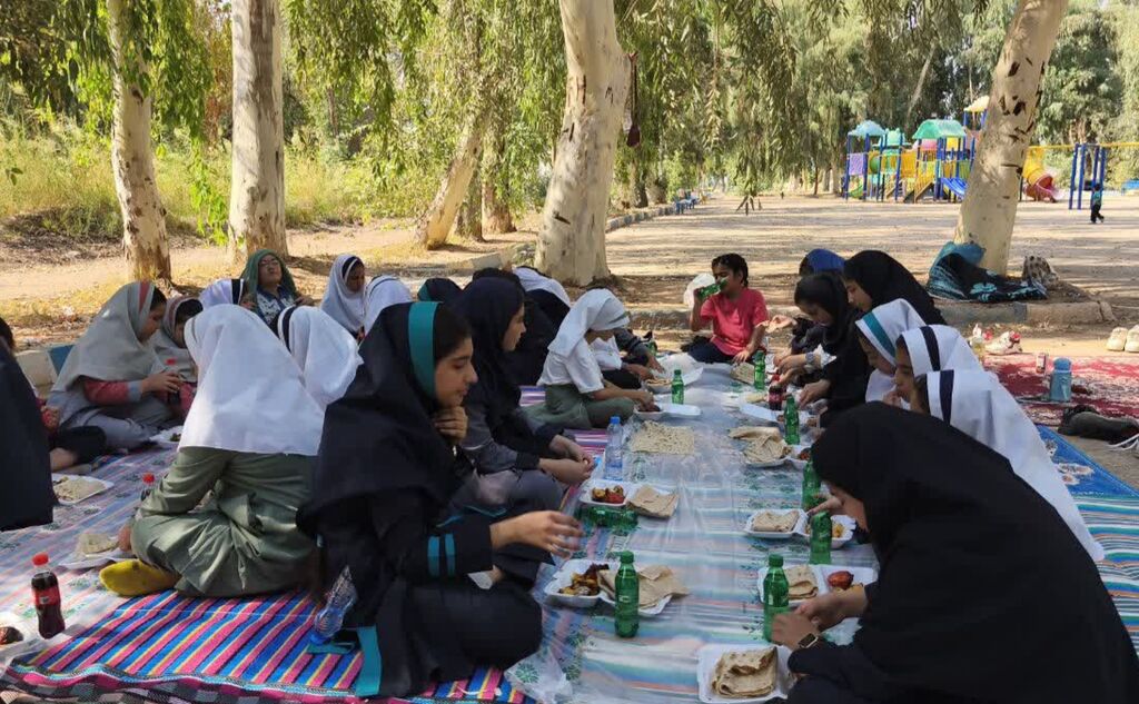 اردوی مشترک کانون و کمیته امداد برای حال خوش کودکان قصرشیرین برگزار شد