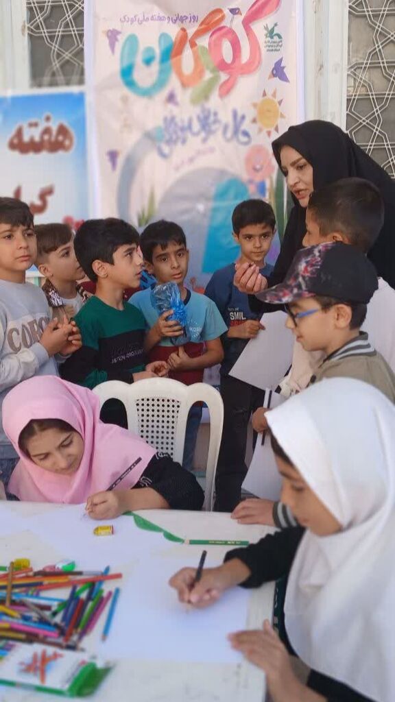 برپایی ایستگاه نقاشی کانون هرسین در مصلی نماز جمعه