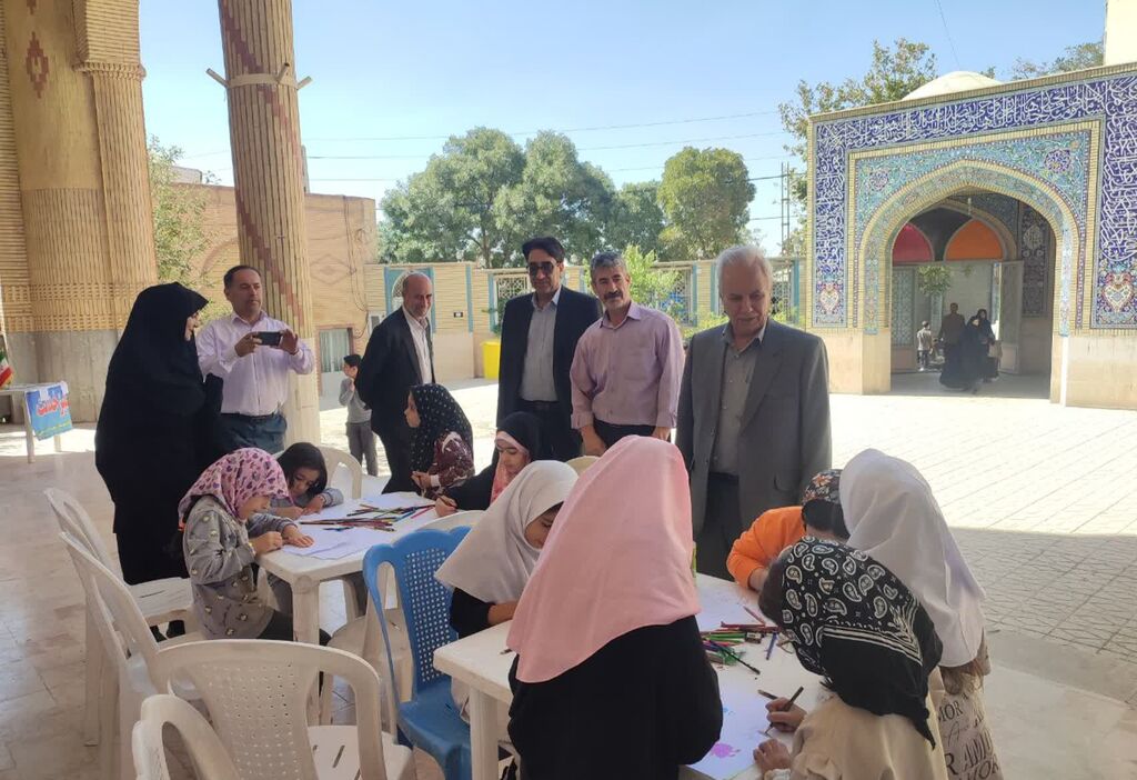 برپایی ایستگاه نقاشی کانون هرسین در مصلی نماز جمعه