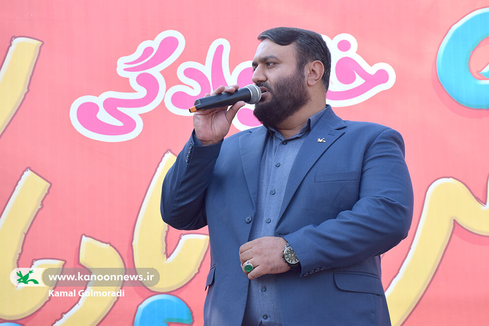 جشن پرواز بادبادکها در خرمآباد؛ جلوهای از شادمانی در هفته ملی کودک