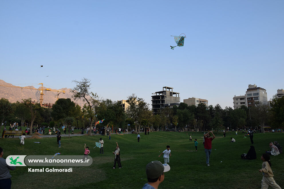 پرواز بادبادکها در آسمان ایران؛ جشن «حال خوش زندگی» برای کودکان