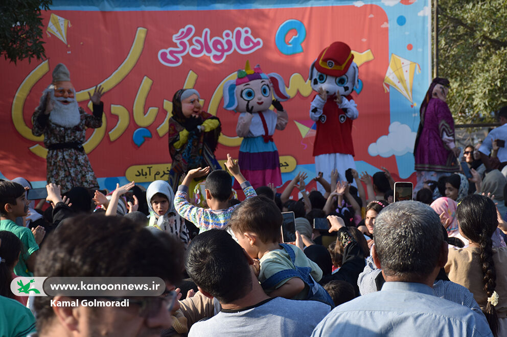 جشن پرواز بادبادکها در خرمآباد؛ جلوهای از شادمانی در هفته ملی کودک