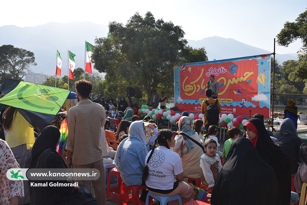 جشن پرواز بادبادکها در خرمآباد؛ جلوهای از شادمانی در هفته ملی کودک