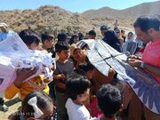 کاغذبادهای کودکان در آسمان قنات جهانی بلده فردوس