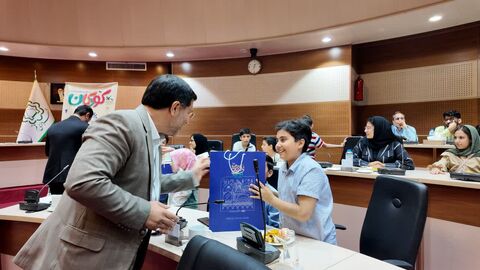 دادار اعضای کودک مستعد مراکز کانون با شهردار قم در روز جهانی کودک