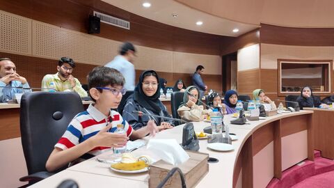 دادار اعضای کودک مستعد مراکز کانون با شهردار قم در روز جهانی کودک