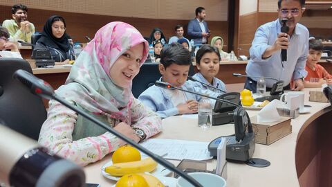 دادار اعضای کودک مستعد مراکز کانون با شهردار قم در روز جهانی کودک