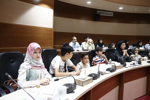 دادار اعضای کودک مستعد مراکز کانون با شهردار قم در روز جهانی کودک