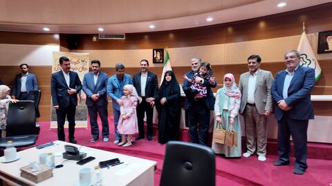 دادار اعضای کودک مستعد مراکز کانون با شهردار قم در روز جهانی کودک