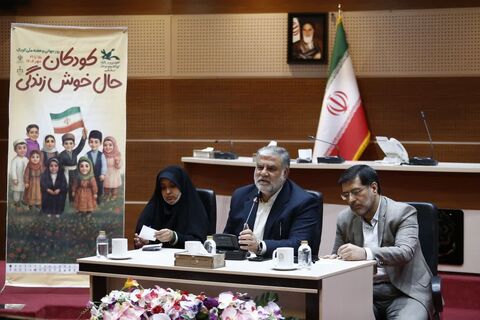دادار اعضای کودک مستعد مراکز کانون با شهردار قم در روز جهانی کودک