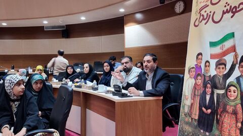 دادار اعضای کودک مستعد مراکز کانون با شهردار قم در روز جهانی کودک