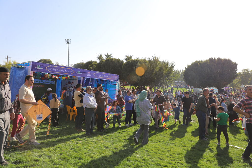 کودکان قزوینی حال خوش زندگی را در جشن پرواز بادبادکها تجربه کردند