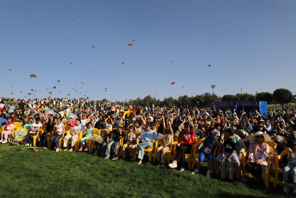 کودکان قزوینی حال خوش زندگی را در جشن پرواز بادبادکها تجربه کردند