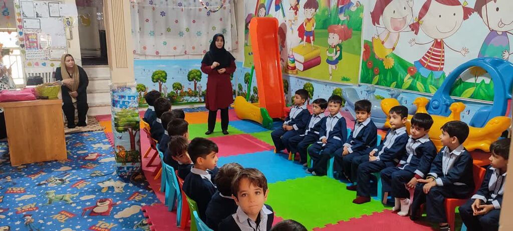 قصه‌گویی مربیان کانون پرورش فکری در مراکز عمومی شهر قم،۱۶ مهر در ویژه‌برنامه روز کودک و روز قصه با شعار «زمین، خانه‌ی ما»