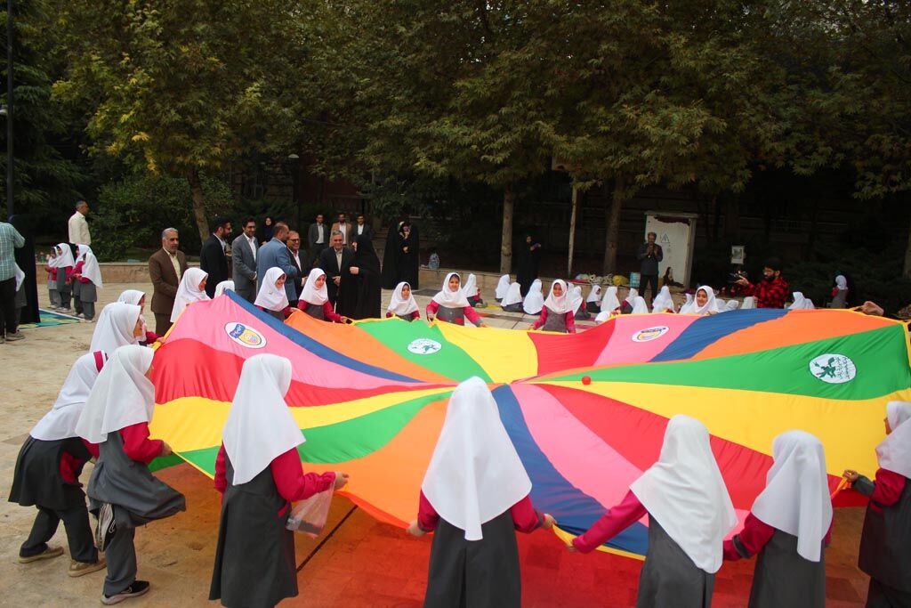 نمایشگاه بزرگ هفته ملی کودک در مازندران گشایش یافت /ارائه دستاوردهای دستگاههای استانی در حمایت از کودکان و خانوادهها