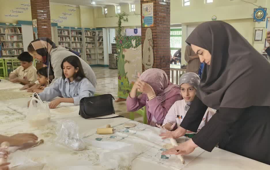 پاییز و نان؛ محفل گرم مادر و فرزندی در مرکز شماره ۲ کانون کرج